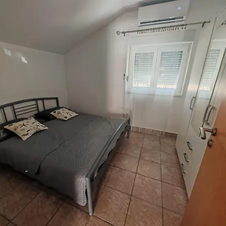 Godinic Apartment
