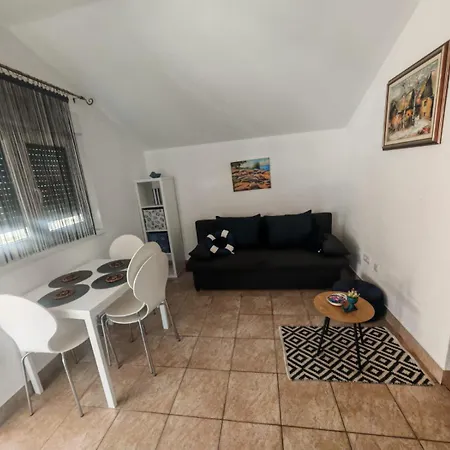 Godinic Apartment *